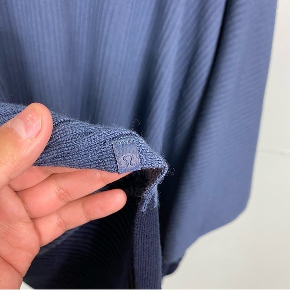 Lululemon On The Go Poncho Wool Blue OS - Picture 4 of 4